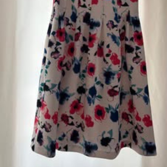 Floral Cocktail Dress (Pockets!!) - Picture 2 of 2